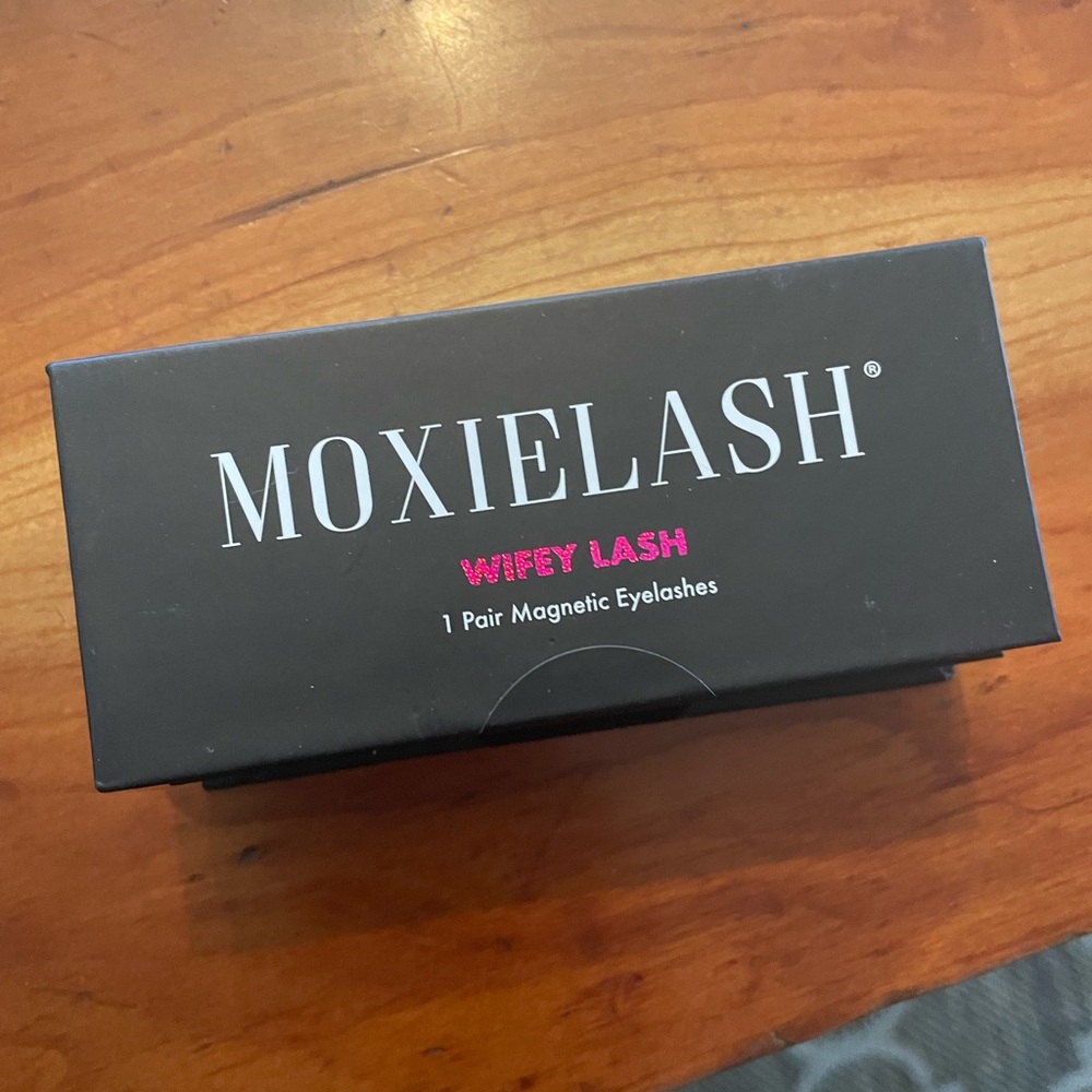 Moxielash wifey lash new in box